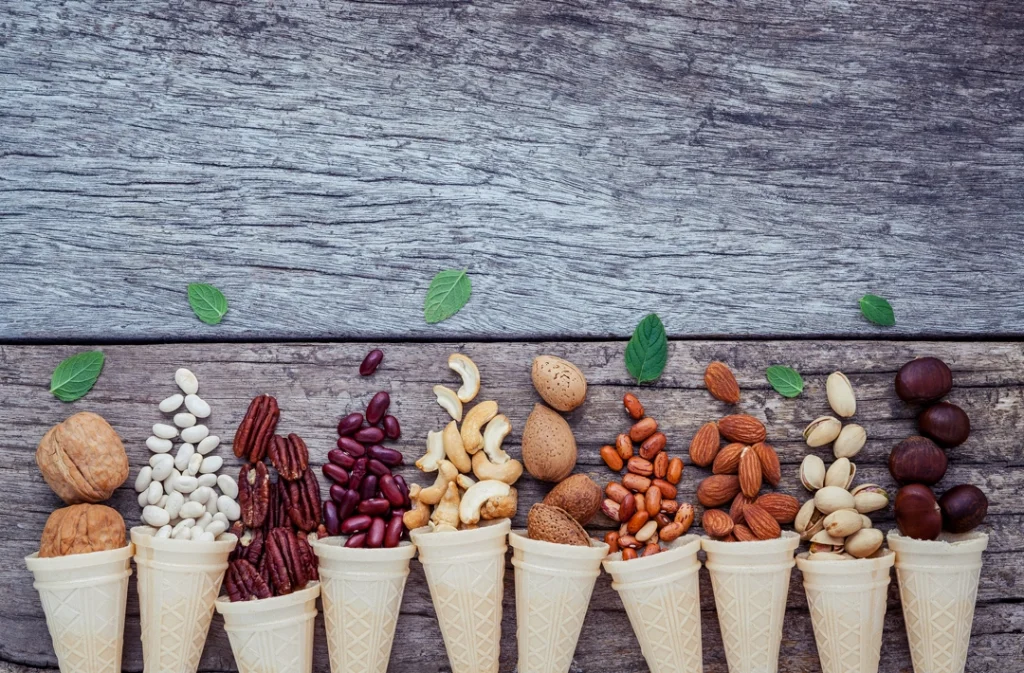 راهنمای خرید آجیل شب عید؛ چه ترکیبی برای پذیرایی بهترین انتخاب است؟ | آجیل فروشی چارسوق قزوین